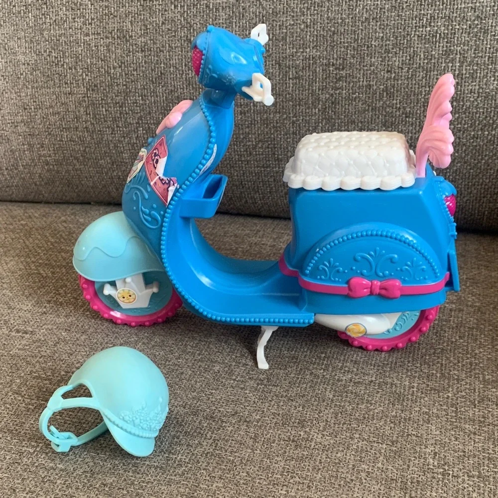 Disney Princess Comfy Squad Cinderella’s Scooter with Helmet
